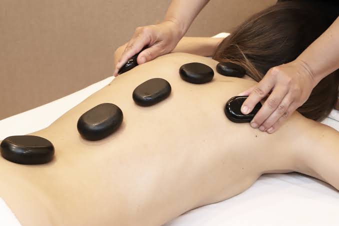 Masaje piedras calientes